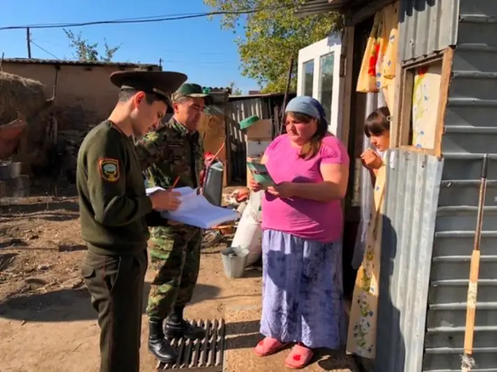 Малообеспеченные и неблагополучные семьи взяли на учёт пожарные в Павлодарской области