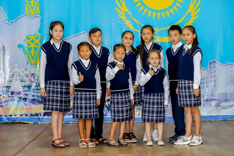 Школьную форму для детей из многодетных семей начали выдавать в ВКО