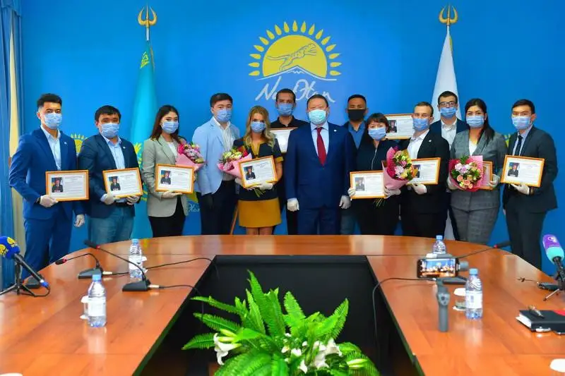 Волонтерам акции «BizBirgemiz» вручил награды аким СКО