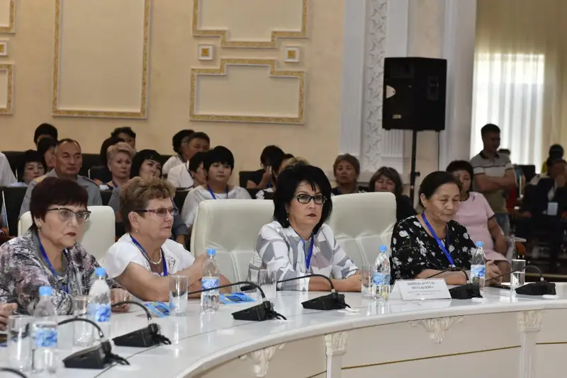 20 лучших педагогов Актобе наградили денежными сертификатами