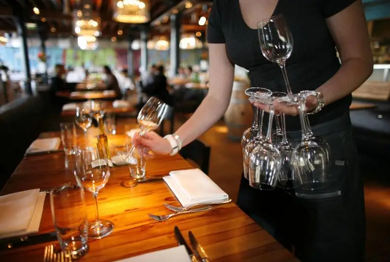 В Алматы ночью работал рестобар: оштрафовали иностранцев и подростков