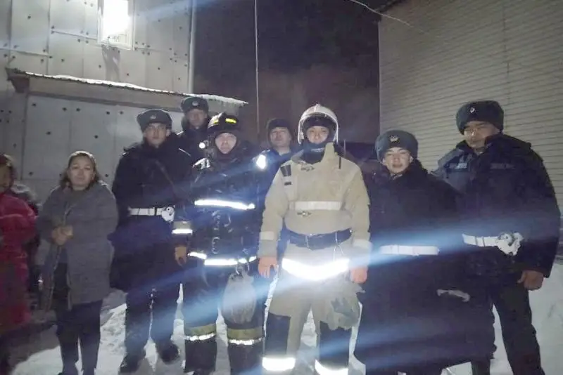 Три газовых баллона из горящего дома вынесли гвардейцы в Нур-Султане