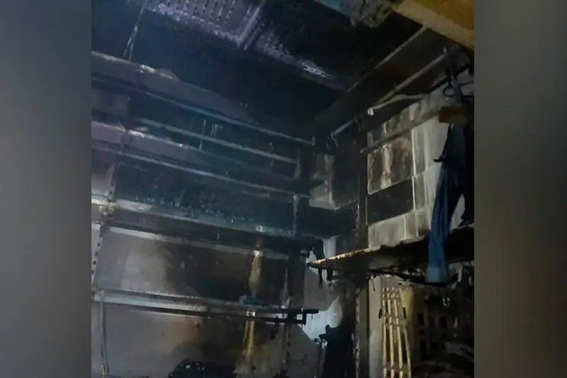 Склад в ТРЦ «Достык Плаза»  загорелся в Алматы