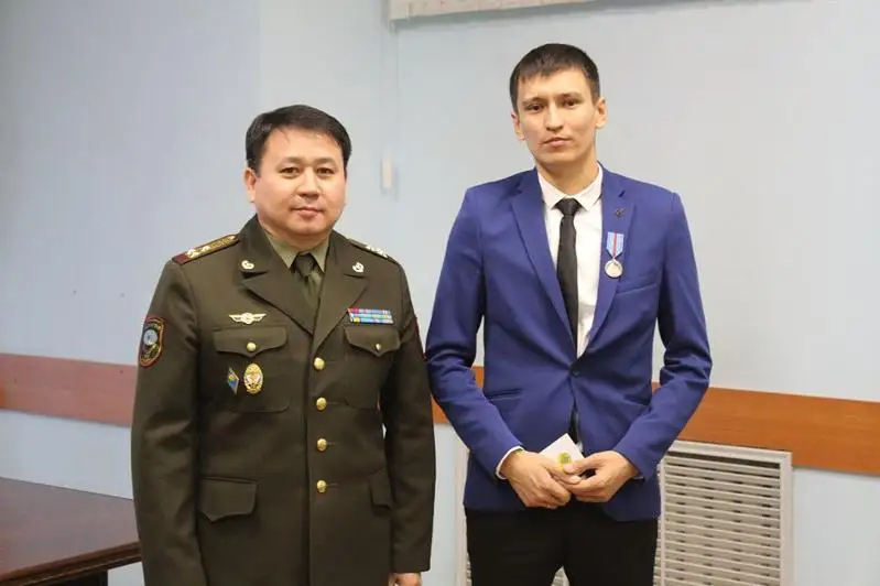 Спасших младенца из огня героев наградили в столице