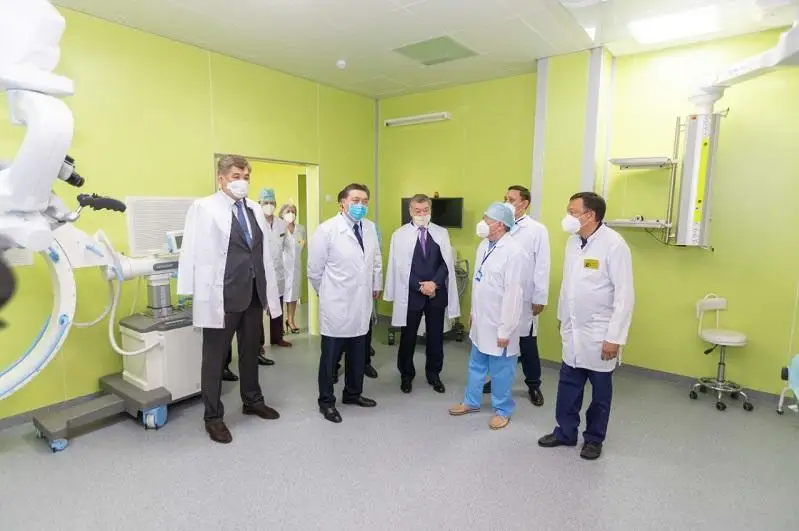 Аскар Мамин посетил в Усть-Каменогорске новую детскую многопрофильную больницу