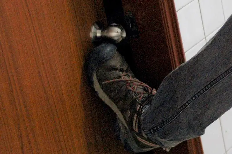 Житель Актобе пытался проникнуть в здание железнодорожного вокзала