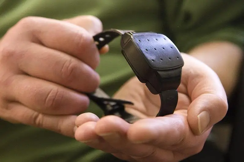 Электронные браслеты слежения начали применять в Антикоррупционной службе РК