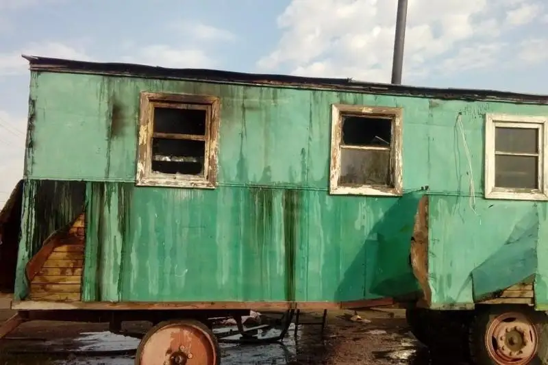 При пожаре в вагончике погиб работник предприятия в Костанайской области