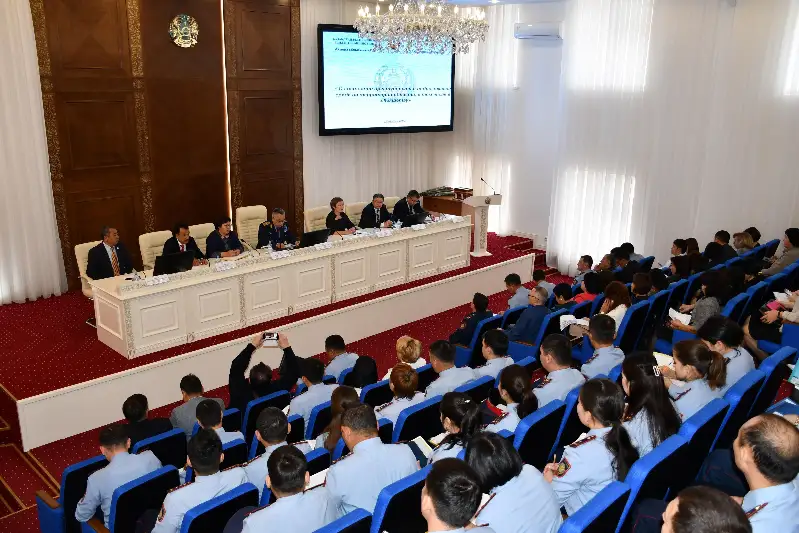 Запретить использование сотовых телефонов в школах предложили в Акмолинской области