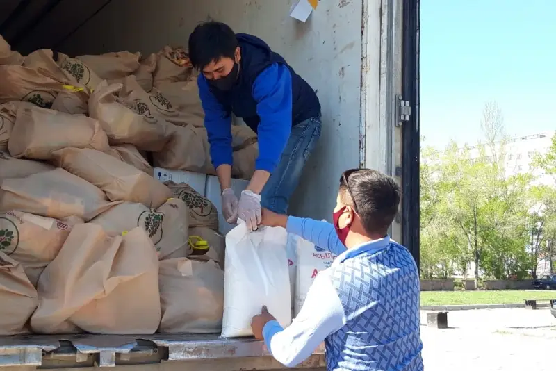 Более двух тонн гуманитарной помощи отправили карагандинцы в Мактааральский район