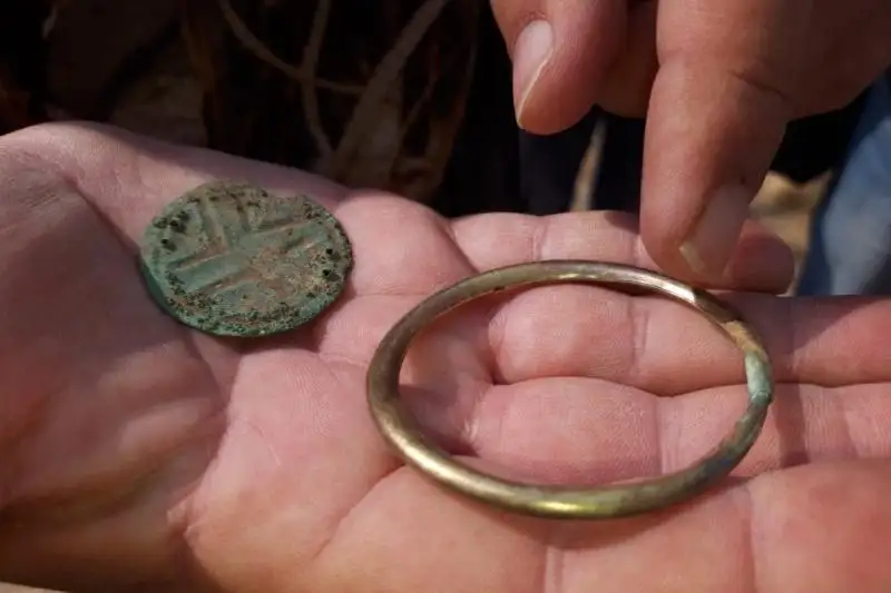 В Карагандинской области археологи нашли золотые изделия бронзового века