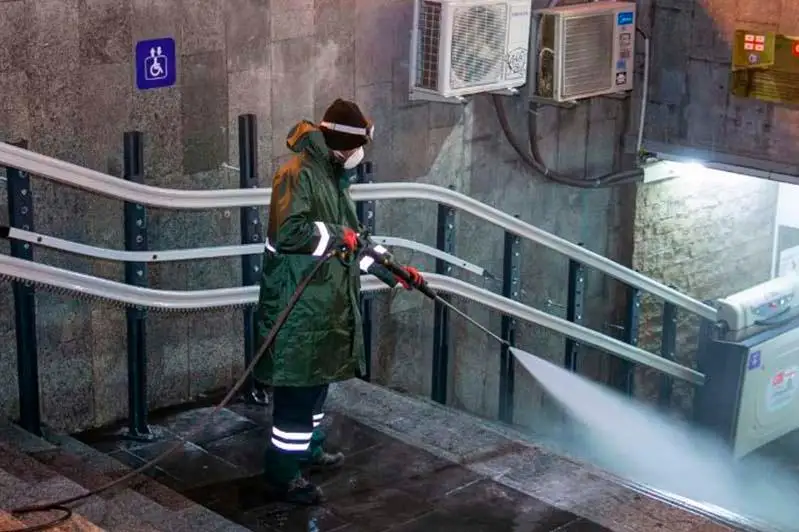В Тбилиси проводят дезинфекцию подземных переходов