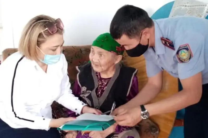 Новое удостоверение личности получила 101-летняя жительница СКО