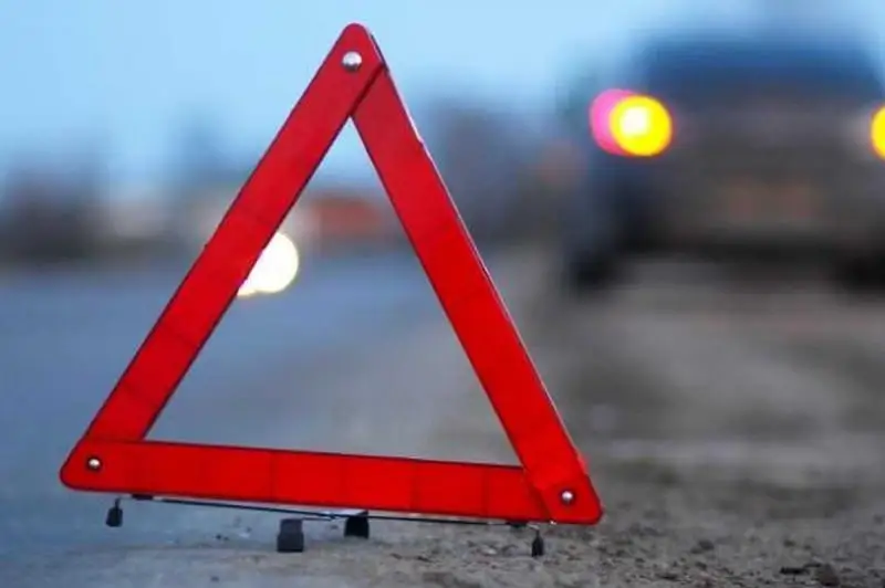 При столкновении грузовика и легкового авто 5 человек погибли в ЗКО