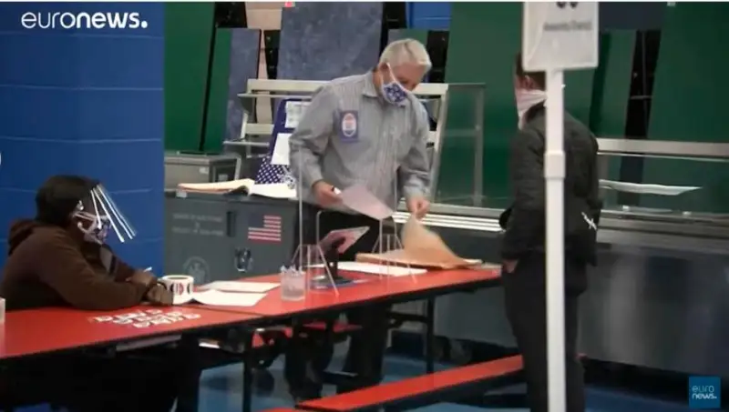 Решающий этап голосования идет на президентских выборах в США