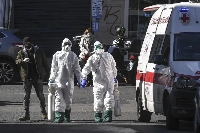 Коронавирус: ВОЗ говорит о новой опасной фазе; первые случаи в Италии появились еще в декабре