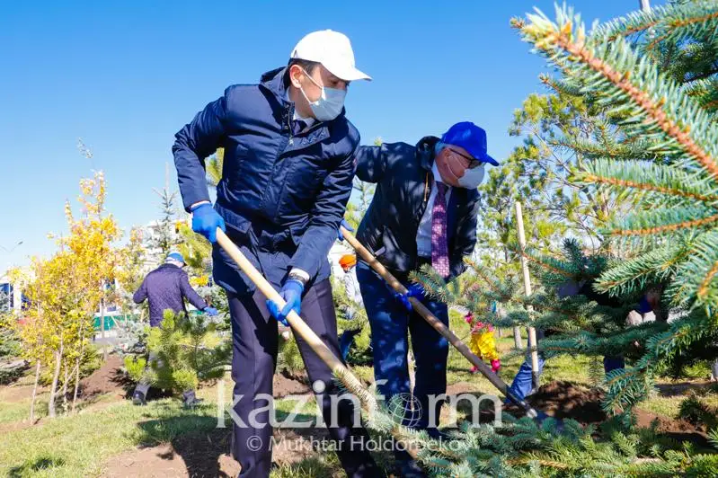 Представители Евросоюза посадили деревья в Нур-Султане