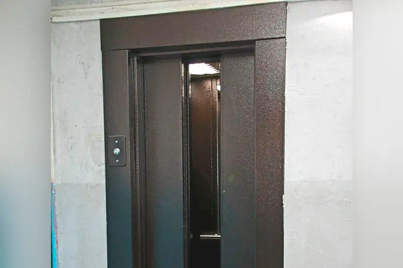 Шесть человек застряли на 22 этаже жилого дома в Алматы