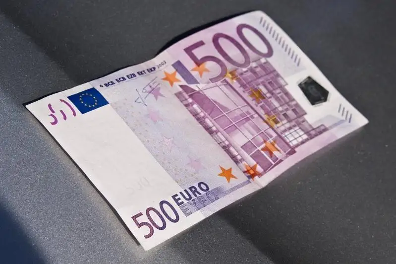 Фальшивые евро пытались сбыть двое жителей Сарыагаша