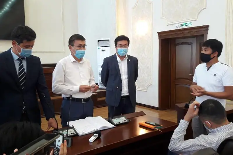 Предприниматели обратились к акиму Уральска с просьбой разрешить работать с соблюдением норм