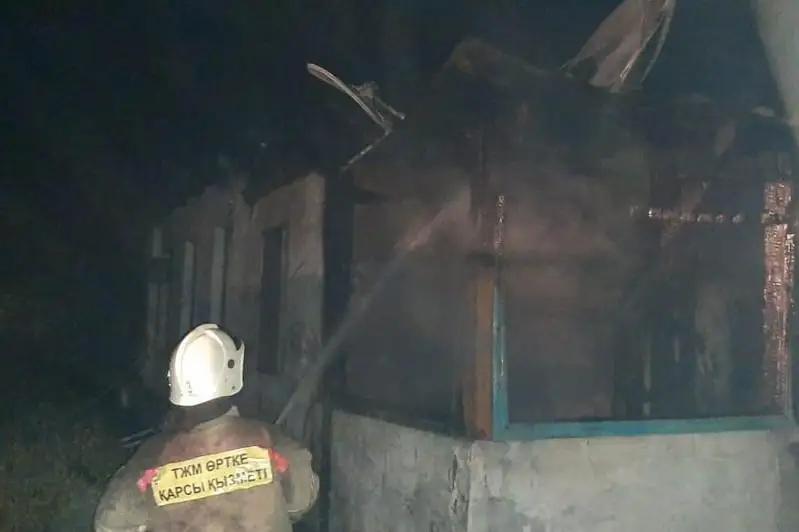 Крупный пожар в Усть-Каменогорске: один человек пострадал