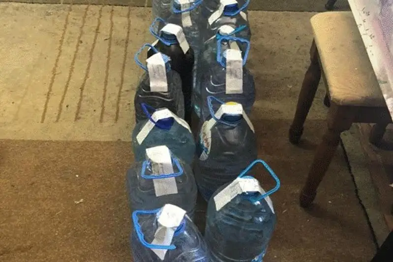 85 литров суррогатного алкоголя изъяли у жителя Уральска