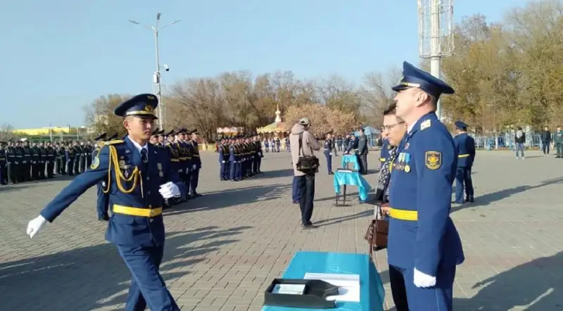 Более 100 авиационных специалистов выпустил военный институт в Актобе