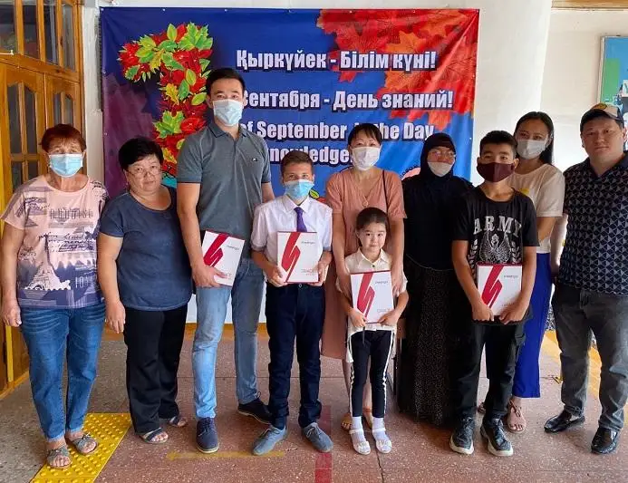 Планшеты для детей из малообеспеченных семей приобрели молодые активисты в ЗКО