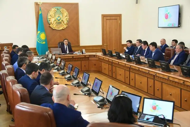 Аким Алматы обсудил с застройщиками ситуацию на рынке жилья