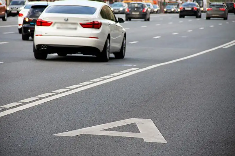 На более 569 млн тенге оштрафовали водителей Алматы за выезд на «выделенку»