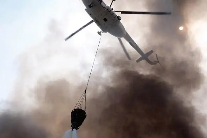 К тушению крупного пожара на складе в Алматы подключили авиацию