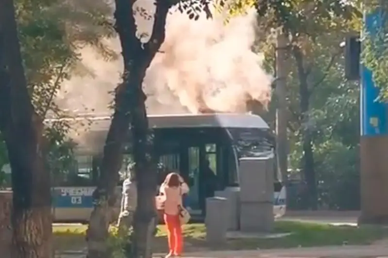 Троллейбус загорелся в центре Алматы