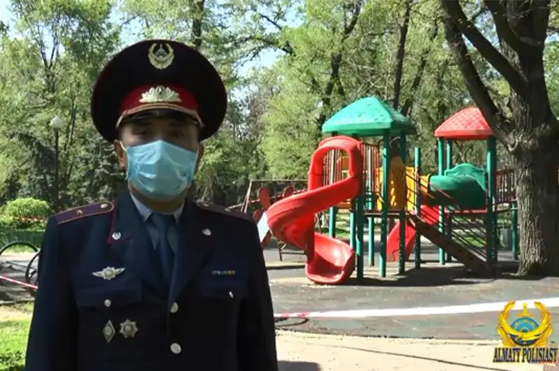 Полицейский Алматы в стихах призвал граждан соблюдать карантин