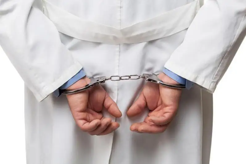 Задержан третий врач по делу о «младенце в холодильнике» в  Атырау