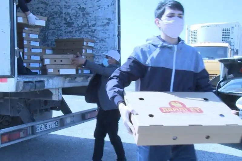 #Бізбіргеміз: на 2 млн тенге раздал мясную продукцию туркестанский бизнесмен