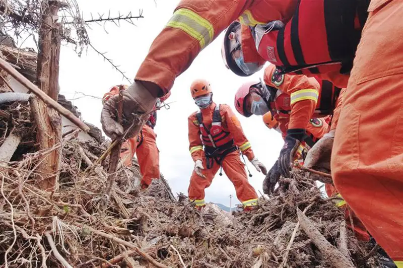 В Китае из-за ливня и наводнений погибли 12 человек
