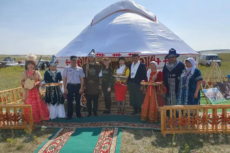 Юрту привезли на казахский праздник в России представители костанайской АНК
