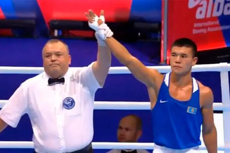 Боксёр Жусупов получил ректорский грант в карагандинском университете