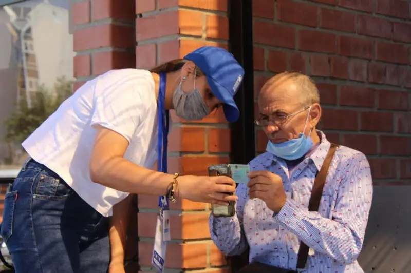 «Цифровые» волонтеры будут помогать казахстанцам получать электронные госуслуги