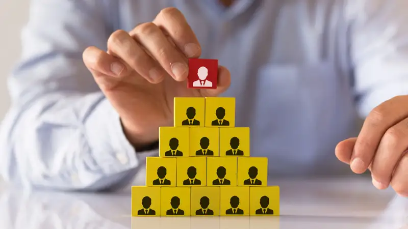 Жертвы финансовой пирамиды обратились за помощью к мошеннику в Актюбинской области