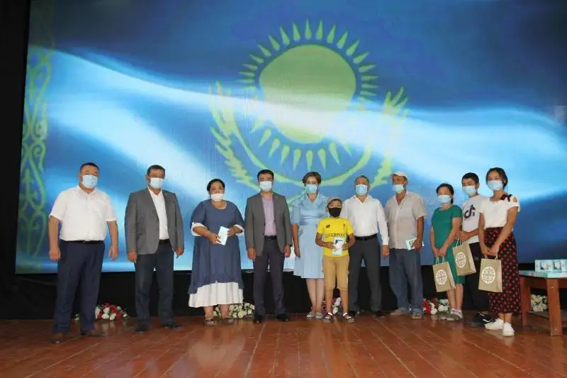 110 планшетов вручили мактааральским школьникам