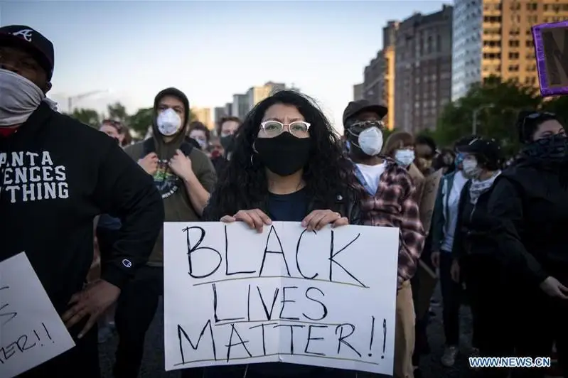 Двое убиты, 60 арестованы в ходе продолжающихся протестов в Чикаго