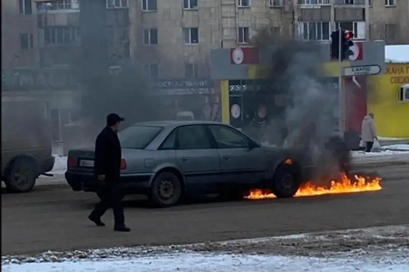 Два автомобиля за день сгорело в Караганде