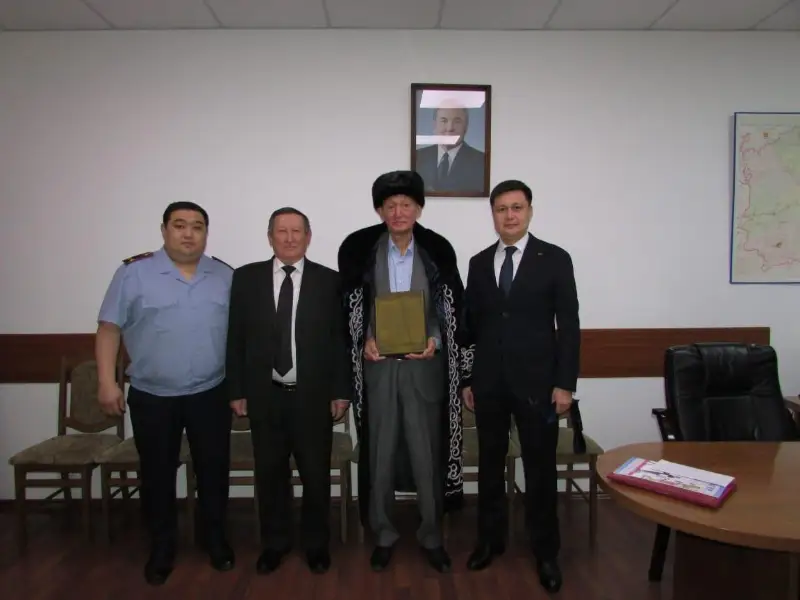 С 70-летием отличника милиции поздравили в Павлодаре