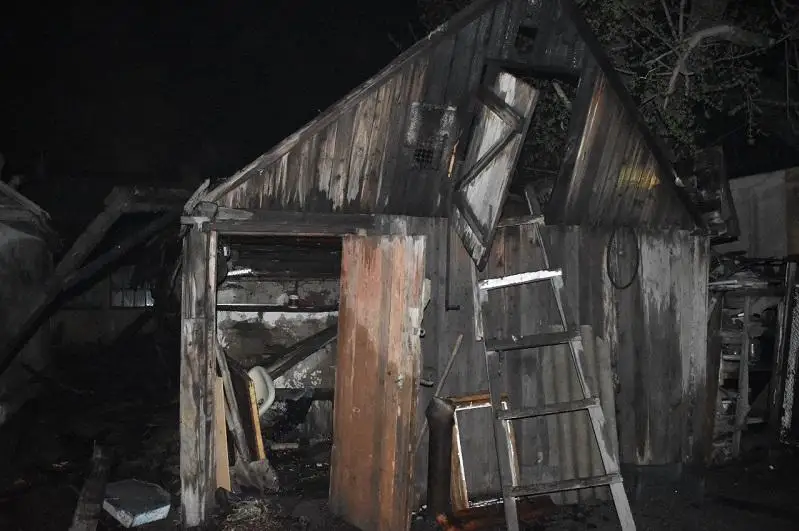 Более 40 пожарных и 10 единиц техники тушили пожар в частном доме в Караганде