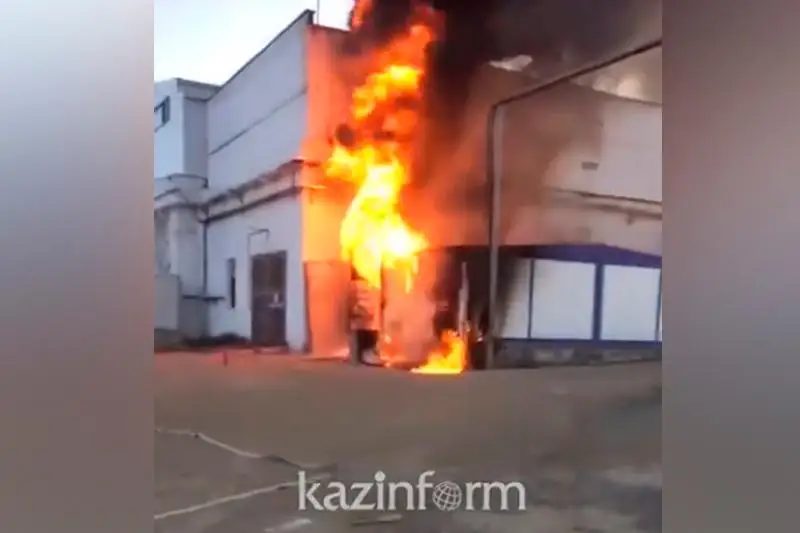 На территории золотоизвлекательной фабрики в Аксу сгорел трансформатор