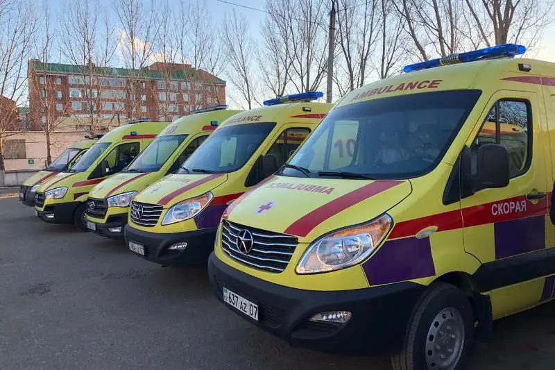 Автопарк скорой помощи пополнился 37 новыми реанимобилями в ЗКО