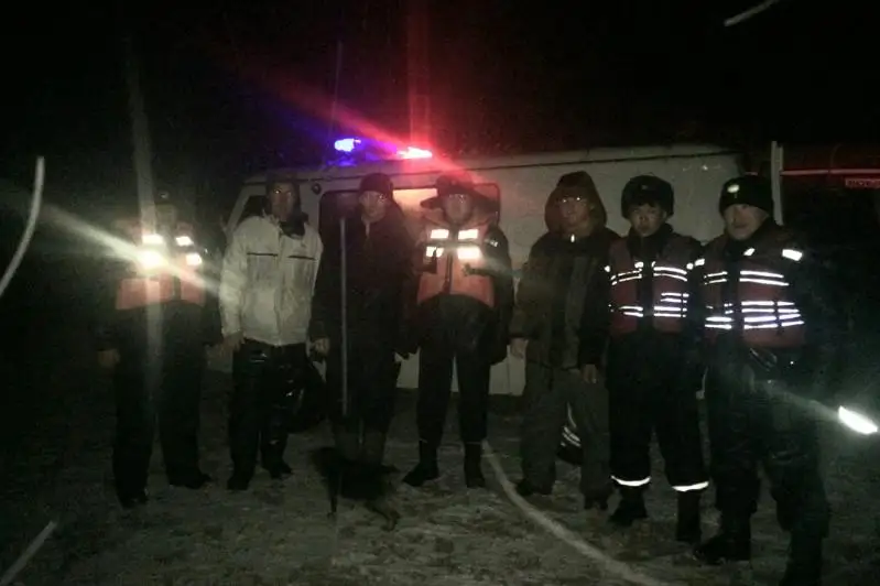 Трёх рыбаков унесло на отколотой льдине в Капшагайское водохранилище