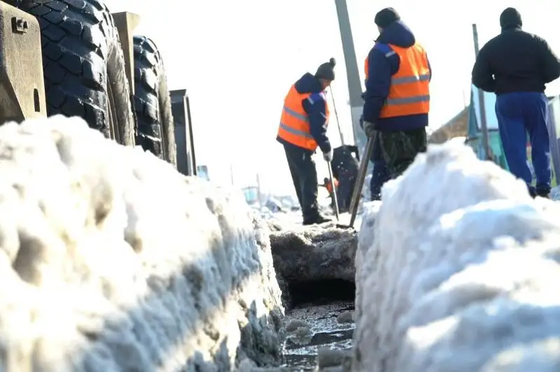 Ливневки очищают перед паводком в Петропавловске