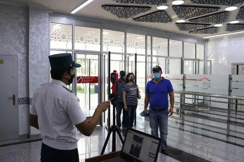 В общественный транспорт Ташкента будут запускать только в масках и перчатках